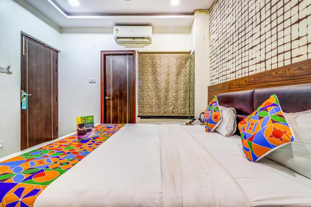 แฟ็บโฮเต็ล เซนแดส Hotel กานปูร์ ภายนอก รูปภาพ